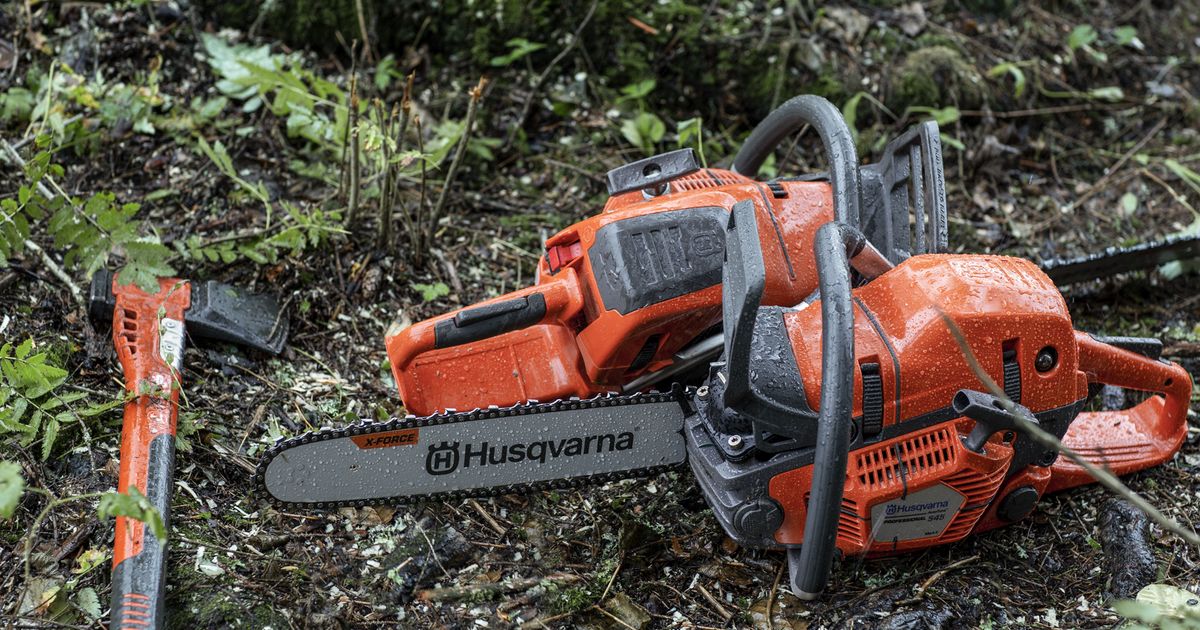 https://www-static-nw.husqvarna.com/-/images/aprimo/husqvarna/chainsaws/photos/action/h150-0471.jpg?v=a8836a8bd152aa71&format=opengraph-cover