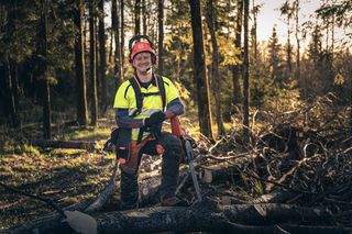 Logger with chainsaw 560 XP