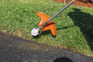 320iL Weed Eater String Trimmer - Trimmer Head Detail