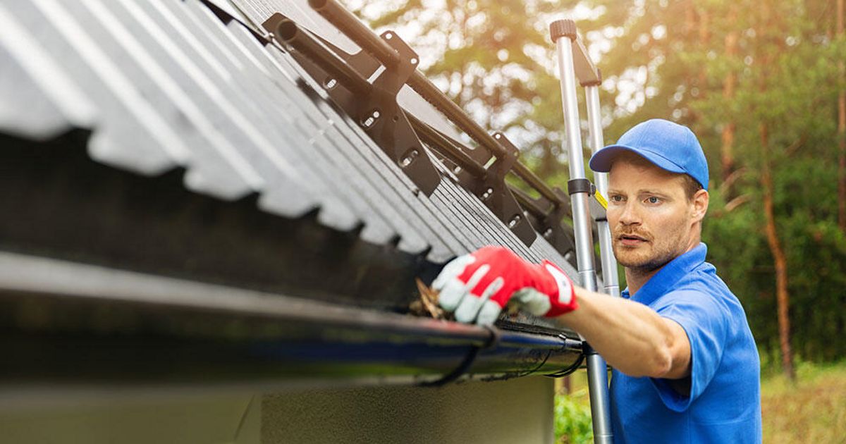 Top 10 Gutter Cleaning Tips Husqvarna Au, Best Way To Clean Rain Gutters From The Ground
