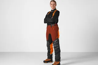 Technical Extreme trousers - female model (Studio background)