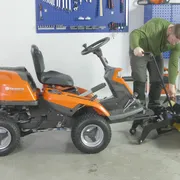 How to attach and remove a broom, R 200-series 1m50s 16:9 MASTER
